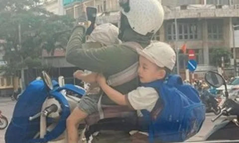 Bức ảnh "mẹ cân tất" đang viral: Chúng ta từ những cô gái trói gà không chặt, sau 9 tháng 10 ngày đều trở thành siêu nhân hết!