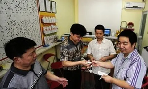 Phát hiện 2 người ở 2 tỉnh khác nhau mua vé số cùng phút, cùng dãy số và cùng trúng độc đắc hơn 32 tỷ đồng