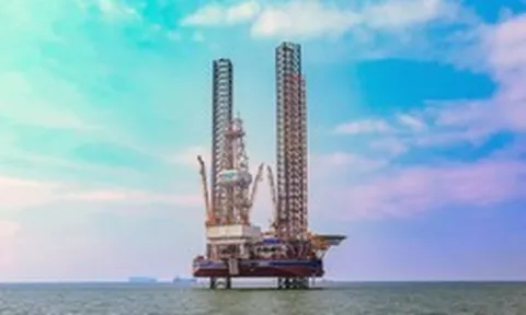 Khoảnh khắc lịch sử hạ thuỷ giàn khoan khổng lồ cao 145m, nặng 12.000 tấn, trị giá 180 triệu USD do chính kỹ sư người Việt đảm nhiệm