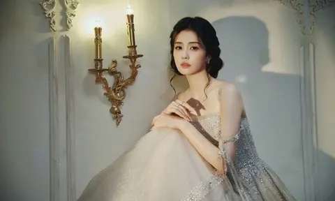 Mỹ nhân có "nụ cười vô duyên nhất showbiz" hoá công chúa cổ tích, khoe nhan sắc đẹp đến nao lòng