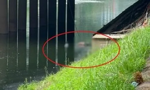 Hà Nội: Tưởng ma nơ canh, lại gần thì phát hiện thi thể người đàn ông trên sông Tô Lịch