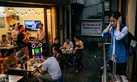 Con tôi phải khăn gói sang nhà bác ôn thi lớp 10 do hàng xóm hát karaoke mỗi tối