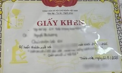 Tờ giấy khen cuối năm đang khiến gần 7000 người xúc động lúc này: Nếu tôi nhận được, nhất định sẽ bật khóc!