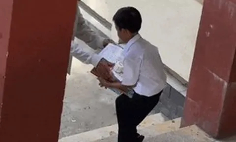 Video ngày bế giảng của học sinh tiểu học khiến nhiều người đồng cảm: "Đúng là sức nặng của tri thức"