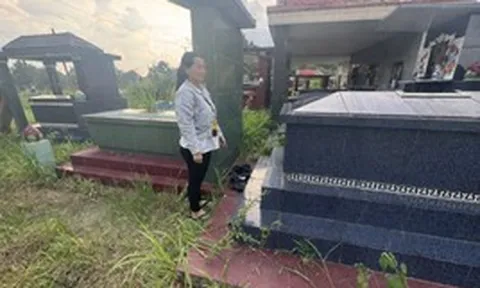 TP.HCM: Phát hiện bé sơ sinh không quần áo, lấm lem vết máu bị bỏ rơi trong túi nilon đen