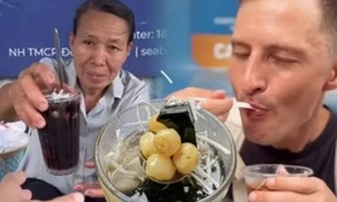 Gánh chè 15.000 "hài lòng" khách Tây giữa Hà Nội: Ăn liền 2 ly, phong luôn người bán làm siêu anh hùng