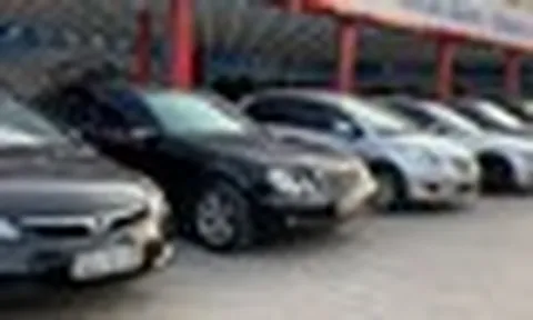 Chồng "thay xe như thay áo", từ BMW đến Mercedes chỉ trong một cuộc gọi là chốt xong, vợ choáng váng đến mức khủng hoảng