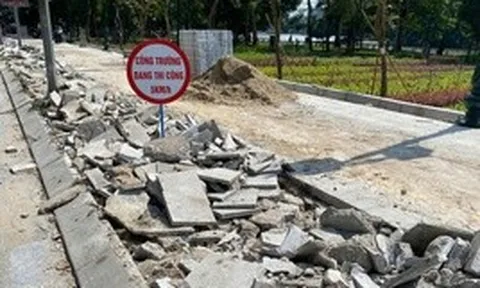 Tuyến vỉa hè lát đá gần như còn nguyên vẹn ở Hà Nội "bị đục phá"