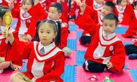 Háo hức lên lớp 1, nhiều trẻ ngơ ngác khi bị đưa trở lại mầm non học hè