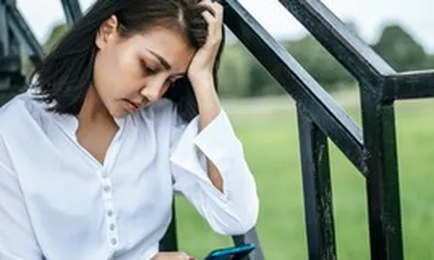 Mẹ chồng ở với anh cả, tiền bạc giao hết cho chị dâu nhưng cứ cần mua gì là bà lại gọi cho tôi