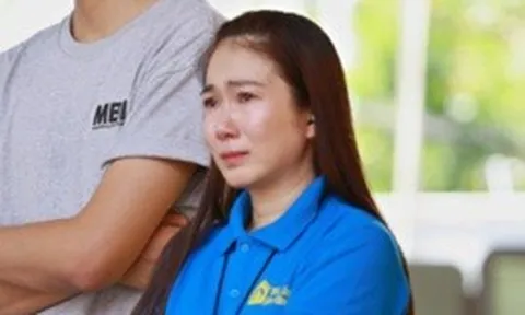 Nữ MC nổi danh bật khóc nói thẳng: "Tôi hi vọng anh suy nghĩ lại"