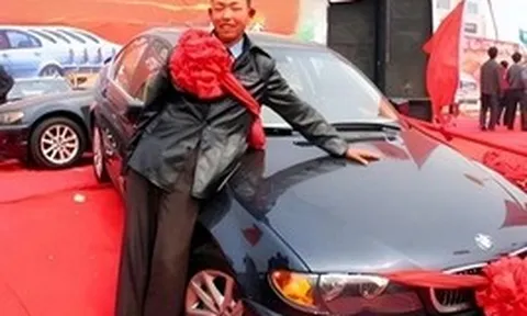 Phát hiện thanh niên 17 tuổi trúng số độc đắc xe BMW, trung tâm xổ số từ chối trao thưởng và tuyên bố: "Anh là kẻ lừa đảo"