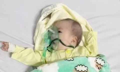 Lá thư đẫm nước mắt bên bé gái hai tháng tuổi bị bỏ lại trước cổng công ty