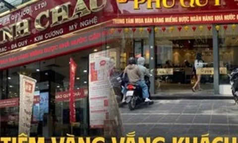 Cảnh tượng lạ trên phố Cầu Giấy ngày giá vàng 15,75 triệu/chỉ