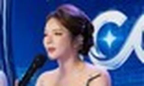 Lý Nhã Kỳ làm trưởng ban, nói thẳng: "Thời đại vẻ đẹp một màu đã qua"