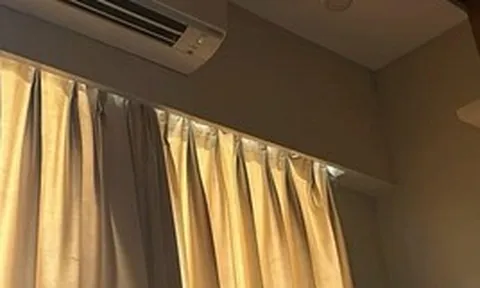 Xót xa vì mẹ và 5 cháu lên chơi chịu cảnh nóng bức, anh chồng check camera mới phát hiện sự thật về 3 chiếc điều hòa