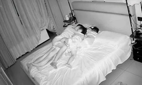 Đoạn clip "hiện tượng kỳ lạ" lúc nửa đêm khiến các mẹ nhìn mà muốn đau cổ vai gáy