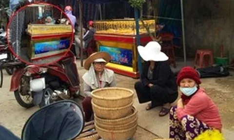 Độc lạ tiệm vàng nằm "hớ hênh" giữa chợ, đi vắng phủ vải lên là xong: Chủ tiệm nói lý do không sợ trộm