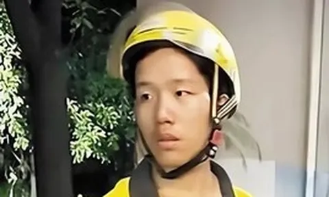 Nam sinh 19 tuổi sống dưới gầm cầu cùng cún cưng, giao hàng hơn 10 giờ/ngày kiếm học phí