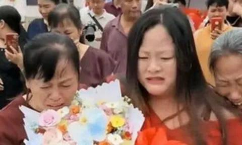 Bé gái 9 tuổi làm hỏng lọ sữa tắm của bạn, sợ bị mắng nên bỏ nhà ra đi, 22 năm sau mới trở về