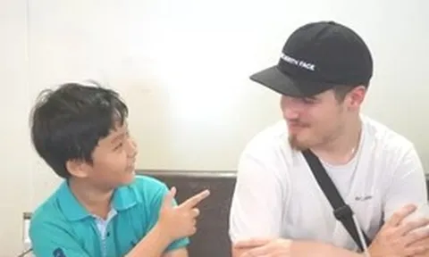 Hai anh em 9 tuổi gây sốt vì nói thành thạo 3 ngoại ngữ