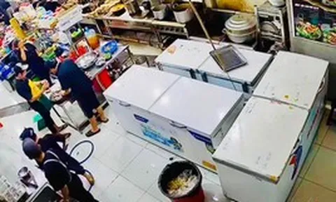 Nam nhân viên bếp vác dao chém đồng nghiệp nguy kịch ở TP.HCM, thay đồ né camera rồi trốn chạy xuyên biên giới