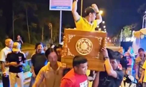 Khiêng quan tài diễu phố ở Sóc Trăng: Bắt chủ trại hòm và 6 đồng phạm