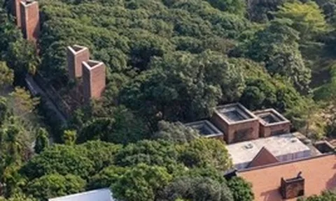 Nam nghệ sĩ Việt cưới vợ nhân viên kế toán: Sở hữu biệt phủ 5.000m² ở Hà Nội, góc nào cũng đẹp như kiệt tác nghệ thuật