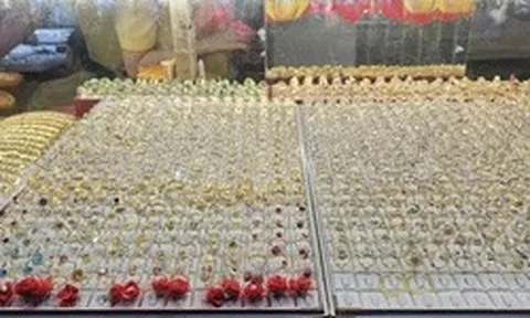 Chuyện gì đang xảy ra với vàng miếng SJC, vàng nhẫn?