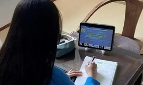 Nữ thủ khoa "bi kịch nhất": Thi đại học điểm cao nhất tỉnh nhưng bị các trường top đầu từ chối, đổi đời nhờ một lời mời đặc biệt