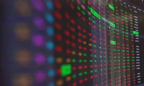 VN-Index trượt dài