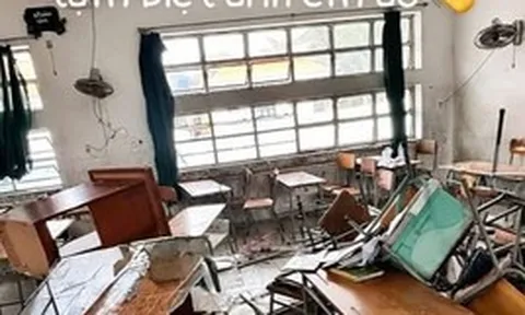 Buổi học cuối, nhóm học sinh lớp 9 ném bàn ghế, sách vở giữa lớp gây xôn xao