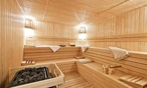 Bị người đàn ông đột nhập vào phòng tắm, cô gái hoảng loạn đòi đền bù thiệt hại gần 40 triệu đồng