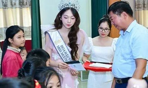 Trở về Ninh Bình trước giờ G, Hoa hậu Hà Linh gây xúc động với hành động ý nghĩa