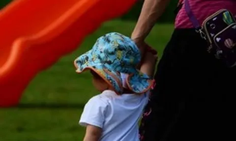 Lương hưu 8 triệu, tôi vẫn làm ô sin cho các con: Lời nhắn gửi "xương máu" đến các ông bà không muốn trông cháu!