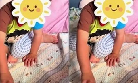 Clip em bé vừa vật vã khóc lóc vừa vuốt tay xuống đệm vì "thèm" chơi điện thoại khiến các mẹ phải giật mình sợ hãi