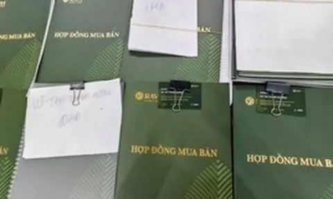 Cận cảnh những tập hợp đồng mua bán kỳ nghỉ khiến 493 người mất hơn 181 tỷ đồng