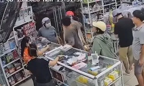 Danh tính người đàn ông xô ngã bé gái, đấm vào mặt người mẹ