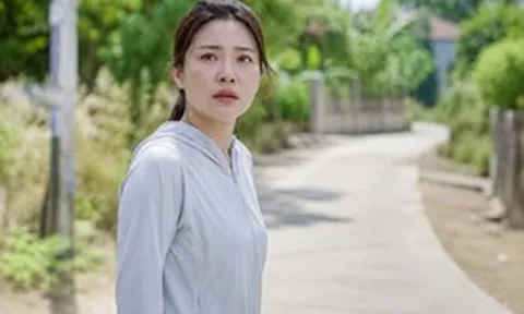 Chồng tuần nào cũng đòi về thăm con đang nghỉ hè ở quê, vợ lén theo dõi thì phát hiện sự thật bẽ bàng