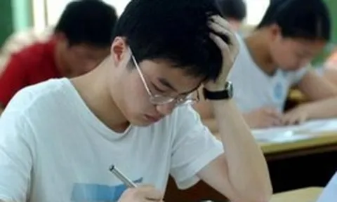 Nam sinh tưởng trượt ĐH vì môn Toán điểm cực thấp, nào ngờ hiệu trưởng xem bài thi lập tức đặc cách tuyển thẳng: “Em đã được nhận!”