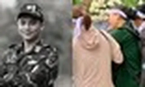 Mẹ Thượng úy Lê Văn Thắng nghẹn ngào khoác quân phục, đeo ba lô con trai trong lễ đưa tang ở Nghệ An