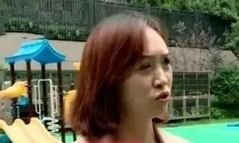 “Cô giáo bắt con vào nhà vệ sinh ăn cơm!”: Mẹ nổi giận hành hung giáo viên, sự thật sau đó khiến tất cả sững sờ
