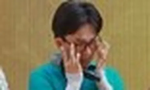 Nam NSƯT bật khóc trên sóng truyền hình: "Tôi nói thật, anh không đáng mặt đàn ông"