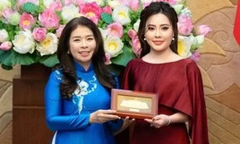 Hoa hậu Phan Kim Oanh và dàn thí sinh Miss Multicultural World 2026 thăm quan Nhà Quốc hội