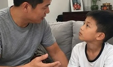 “Bố ơi, tối qua sao bố lại đánh mẹ?” - Cậu bé ngây thơ hỏi, câu trả lời của người cha khiến nhiều người tấm tắc khen ngợi