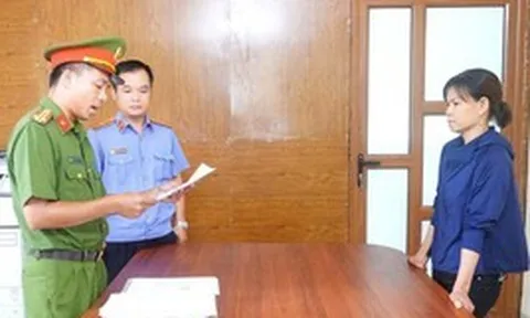 Khởi tố người phụ nữ xịt vòi nước cao áp vào mặt bà bán rau ở Phú Thọ