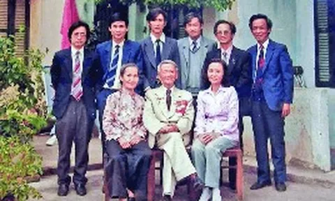 Gia đình Việt có 8 người con đều là Giáo sư, PGS, Tiến sĩ, Giảng viên: Cha mẹ hiếm khi nặng lời với con, ai cũng tự giác kỷ luật