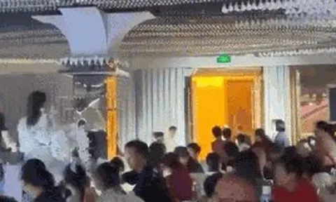 Vài giây "thót tim" tại đám cưới đang xôn xao MXH: Cái thủ tục gì mà kì cục kém duyên thế này!