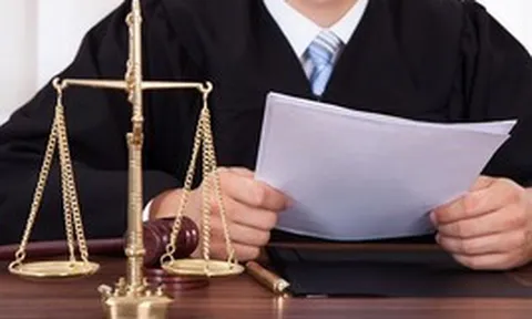 Ngân hàng bắt mua bảo hiểm nhân thọ 150 triệu mới cho vay, đến khi yêu cầu bồi thường 6,5 tỷ thì công ty từ chối: Tòa phán thế nào?