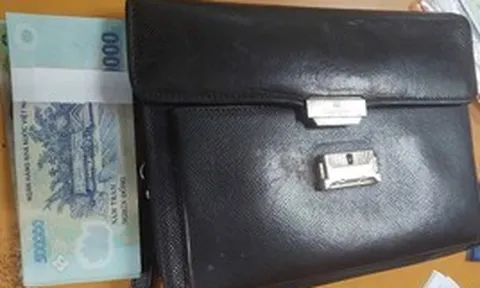 Phát hiện cọc tiền 500.000 đồng và 1 thẻ BHYT nằm chơ vơ tại nhà ga, Cảng Hàng không quốc tế Nội Bài lập tức xác minh